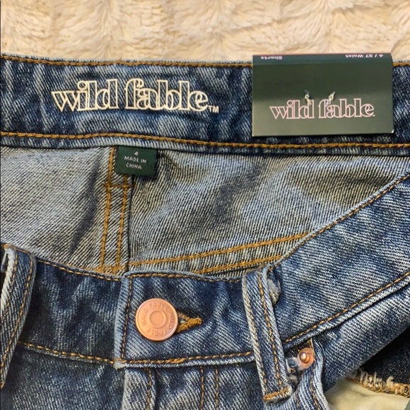 Sold-🆕 High Rise Ripped Denim Shorts - Picture 2 of 3